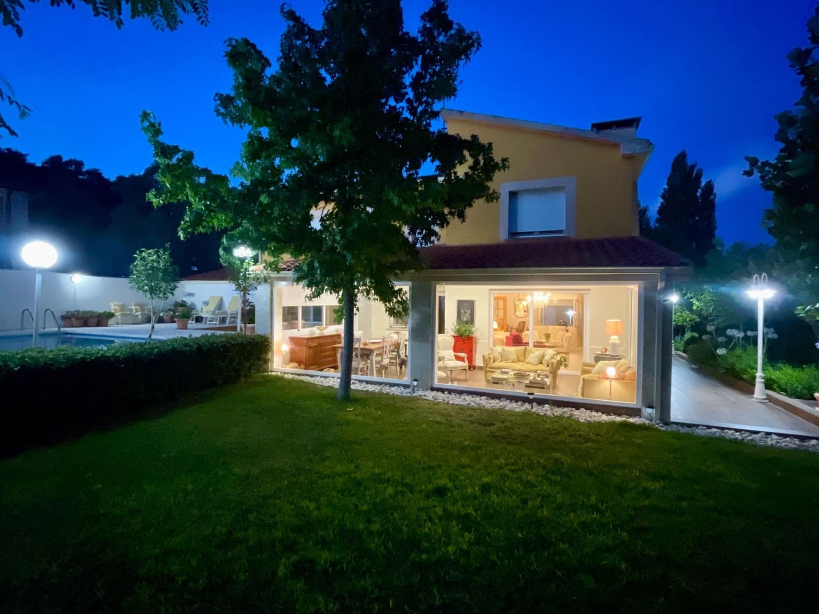 5 bedroom Villa for sale in Galindo y Perahuy with pool garage - € 397,000 (Ref: 9924641)