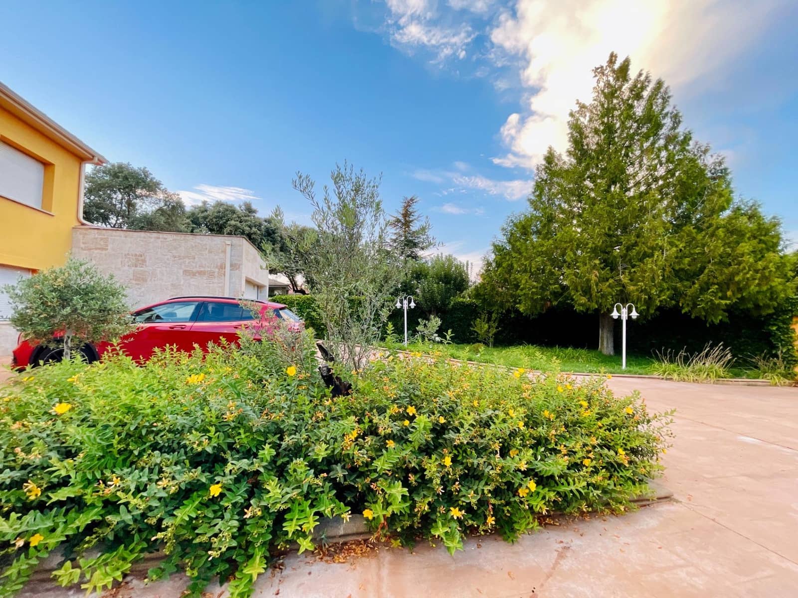 5 bedroom Villa for sale in Galindo y Perahuy with pool garage - € 397,000 (Ref: 9924641)