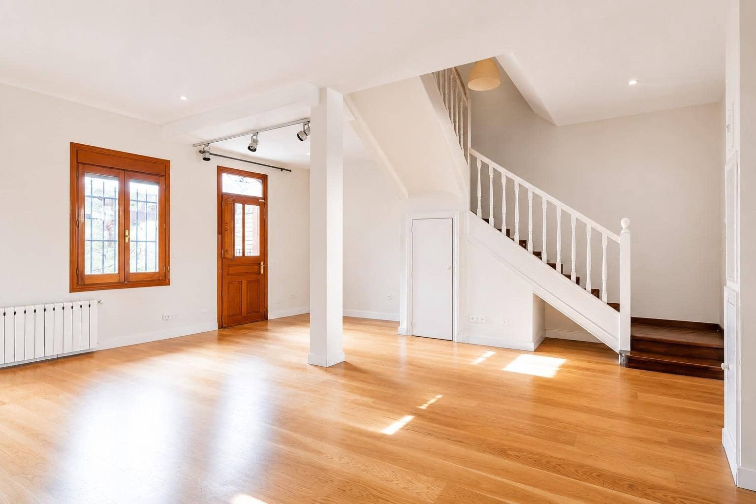 4 bedroom Villa for sale in Madrid city with garage - € 2,125,000 (Ref: 9929439)