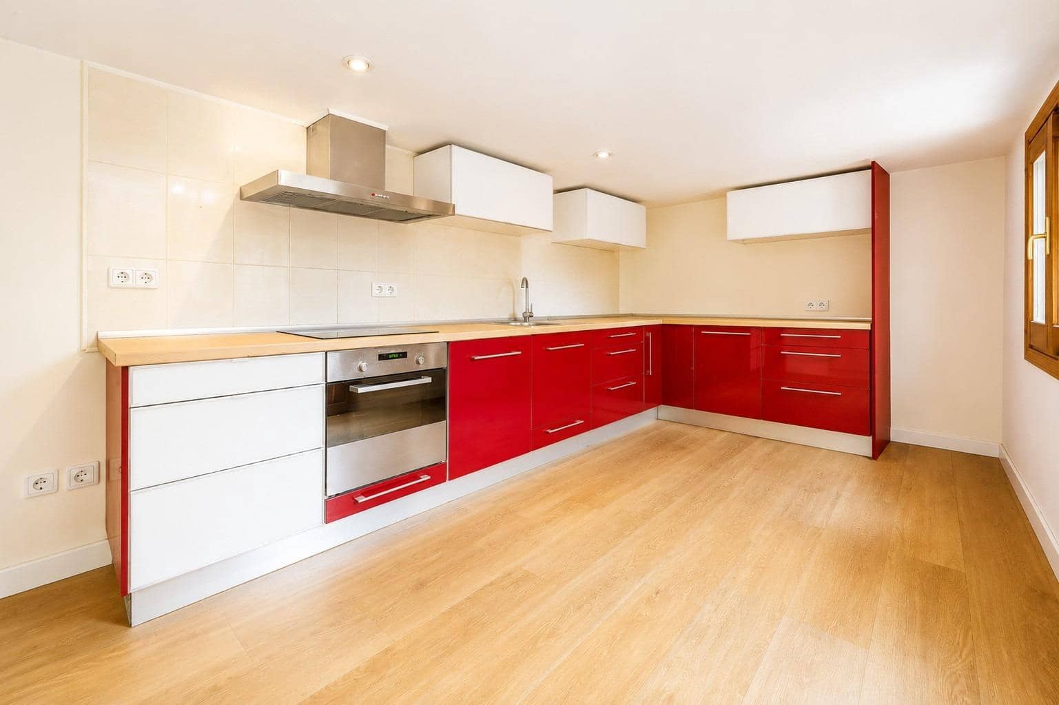 4 bedroom Villa for sale in Madrid city with garage - € 2,125,000 (Ref: 9929439)