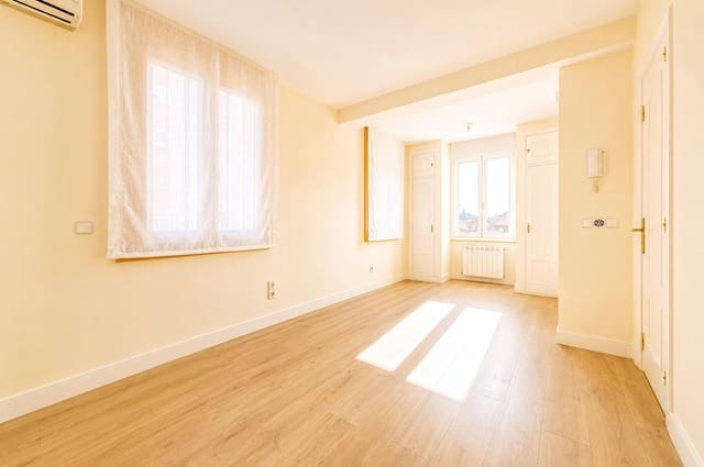 4 slaapkamer Villa te koop in Madrid stad met garage - € 2.125.000 (Ref: 9929439)