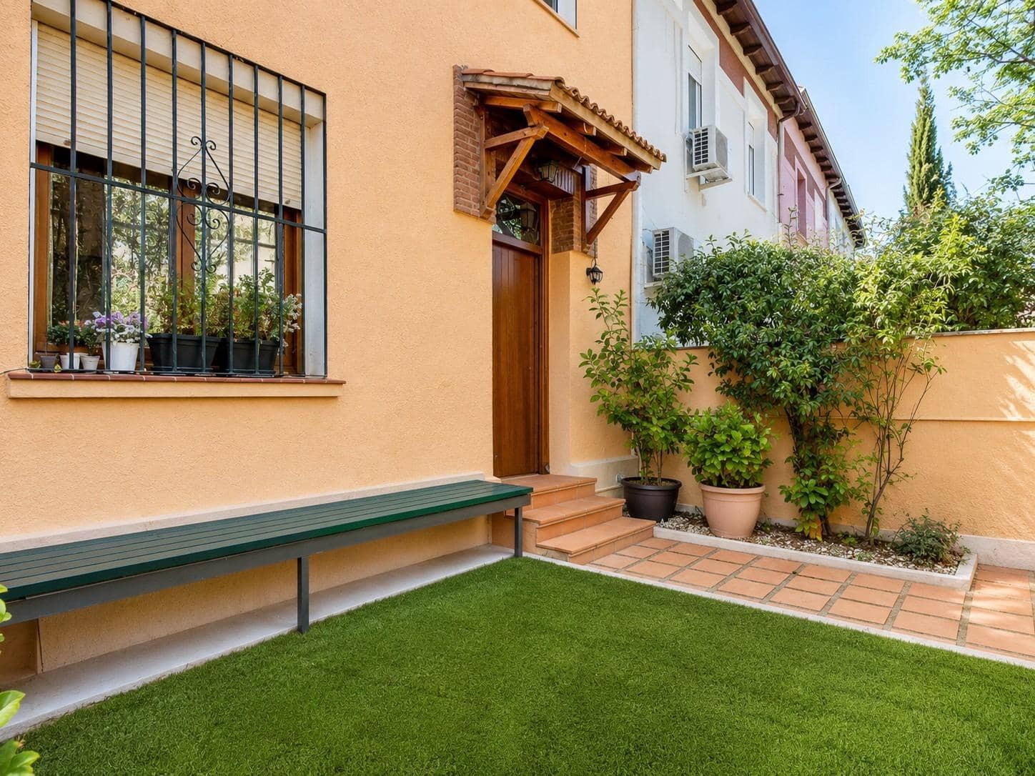 4 bedroom Villa for sale in Madrid city with garage - € 2,125,000 (Ref: 9929439)