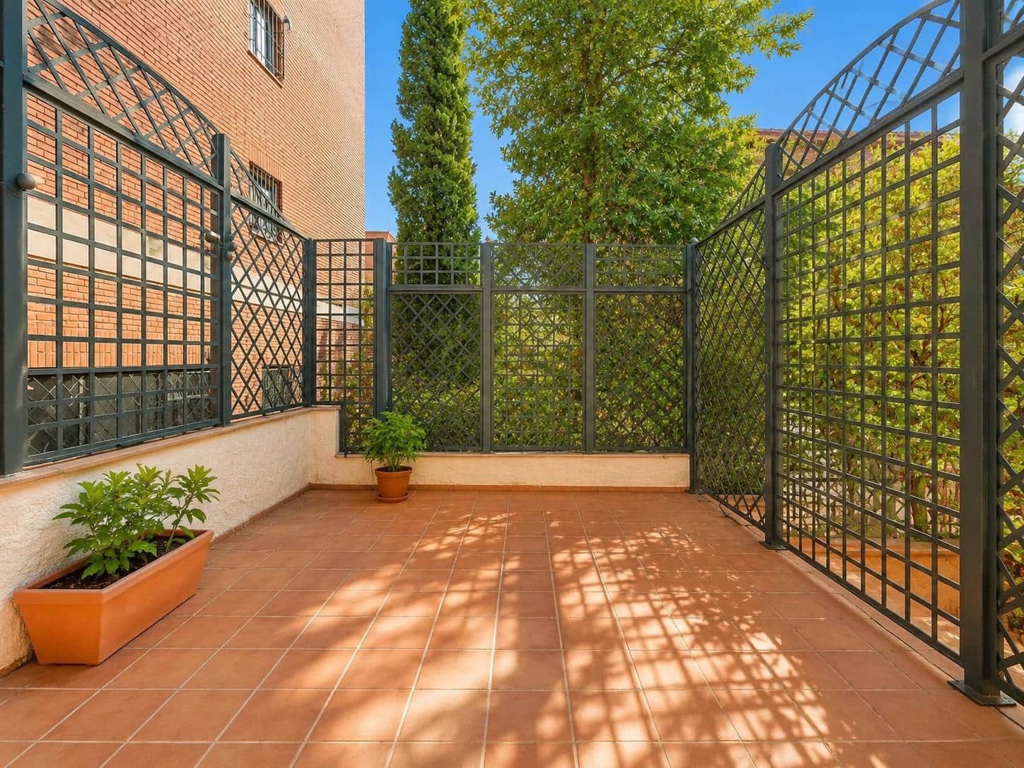 4 bedroom Villa for sale in Madrid city with garage - € 2,125,000 (Ref: 9929439)