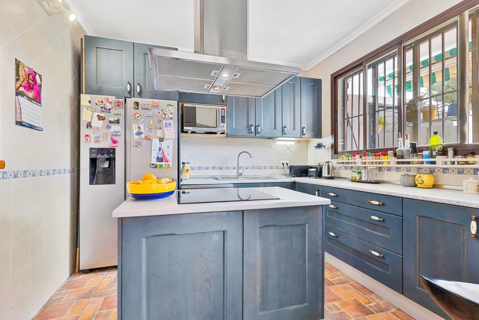 4 bedroom Flat for sale in Marbella with pool - € 580,000 (Ref: 9965321)