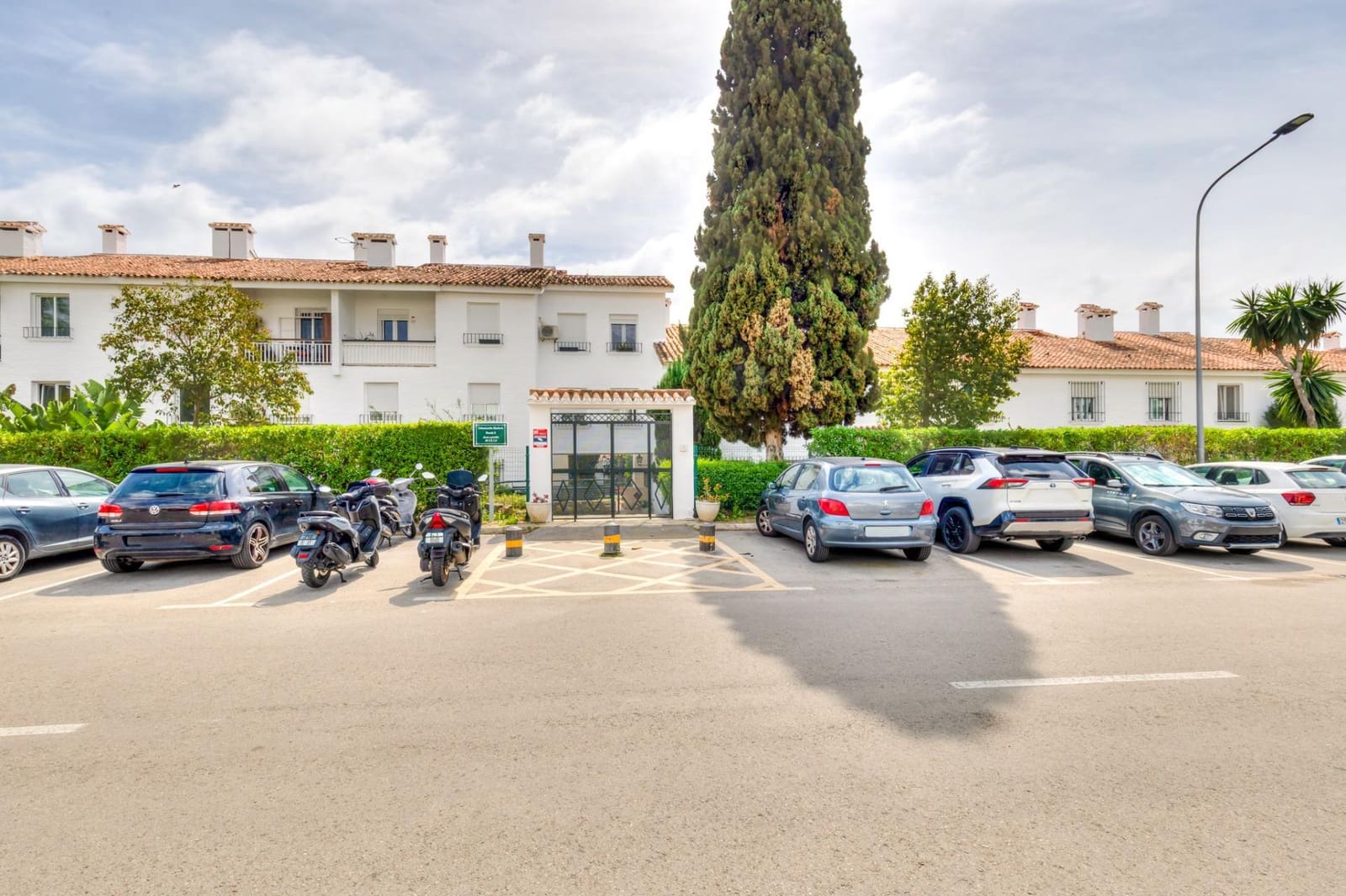4 bedroom Flat for sale in Marbella with pool - € 580,000 (Ref: 9965321)