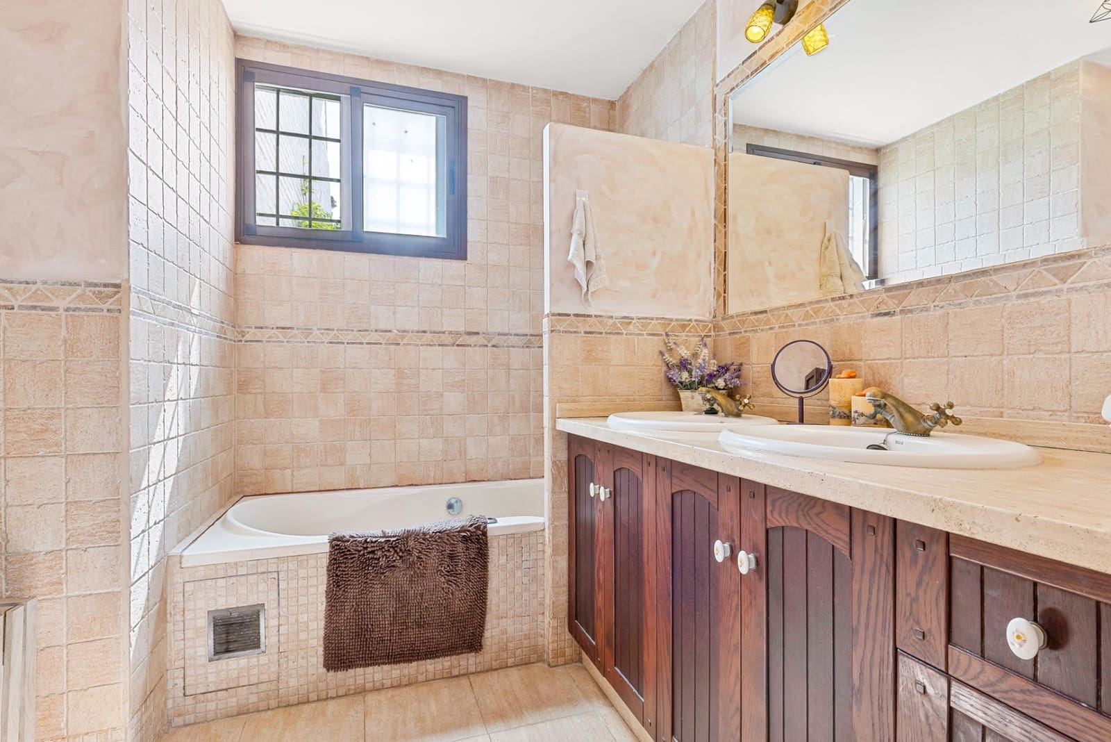 4 bedroom Flat for sale in Marbella with pool - € 580,000 (Ref: 9965321)
