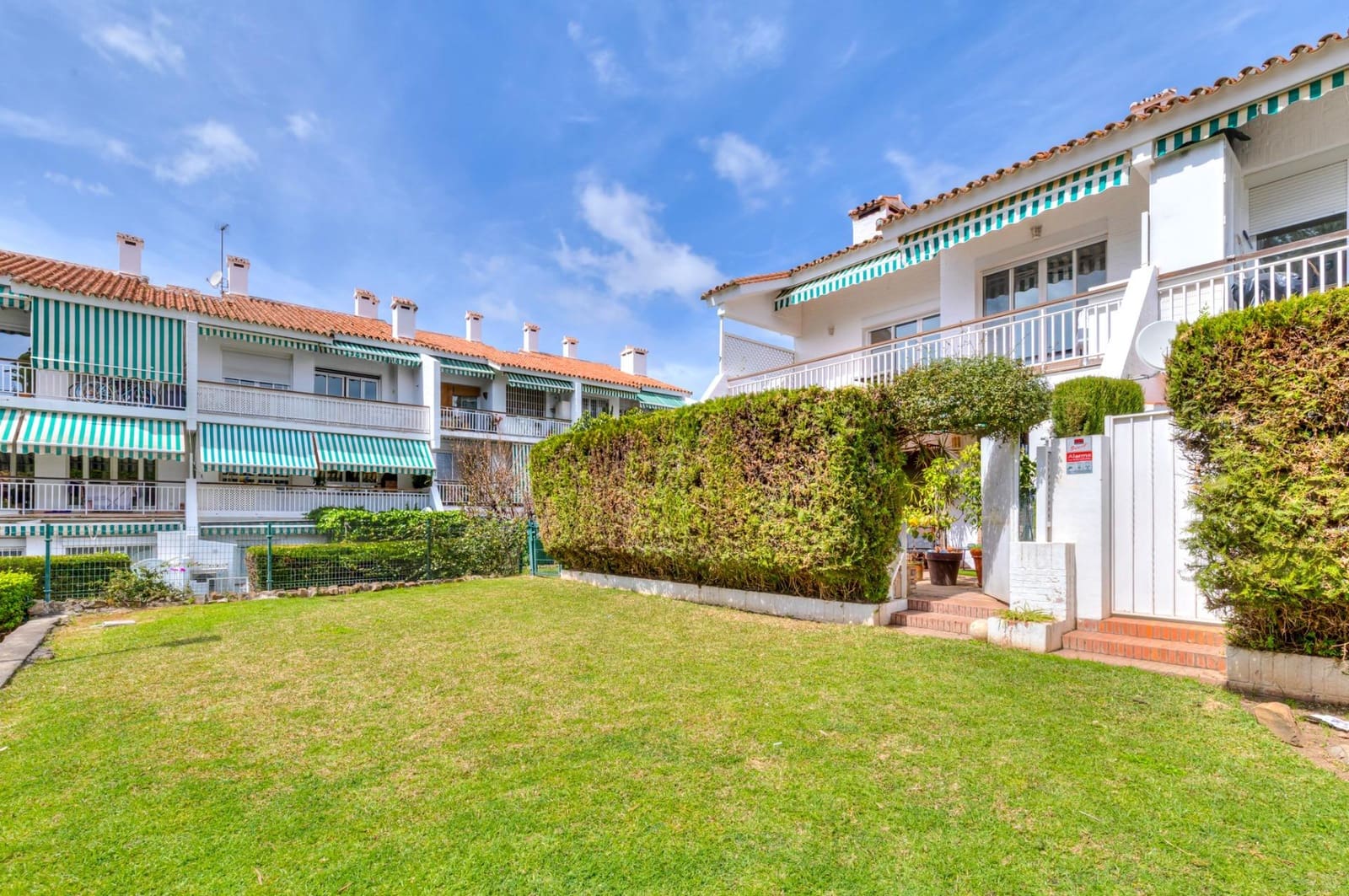 4 bedroom Flat for sale in Marbella with pool - € 580,000 (Ref: 9965321)