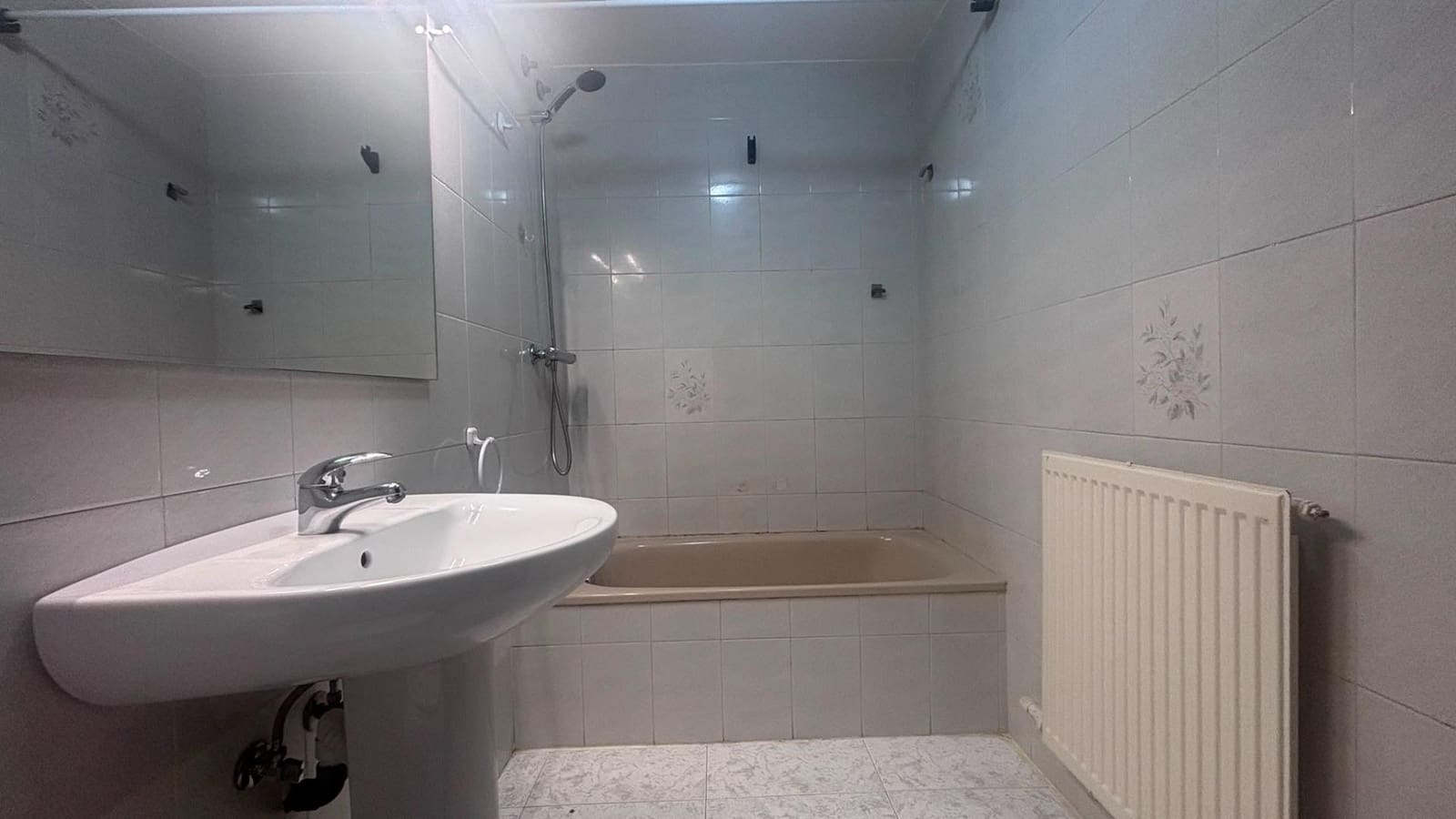 2 Zimmer Wohnung zu verkaufen in Santa Marta de Tormes mit Garage - 140.000 € (Ref: 9983043)