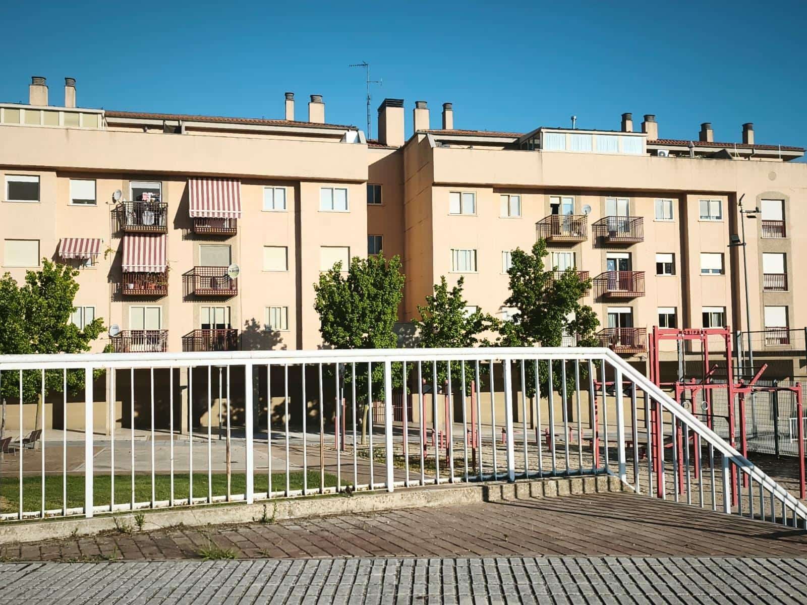 2 Zimmer Wohnung zu verkaufen in Santa Marta de Tormes mit Garage - 140.000 € (Ref: 9983043)