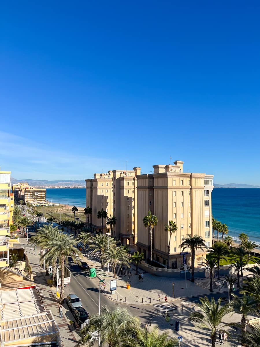 3 bedroom Penthouse for rent in Arenales del Sol with garage - € 1,700 (Ref: 9436418)