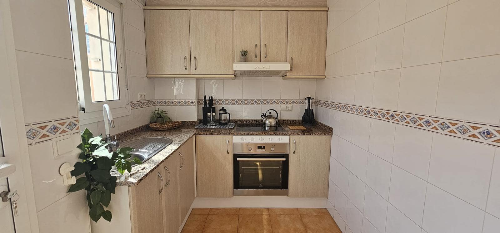 2 bedroom Bungalow for rent in Alicante / Alacant city with pool garage - € 1,900 (Ref: 9436425)