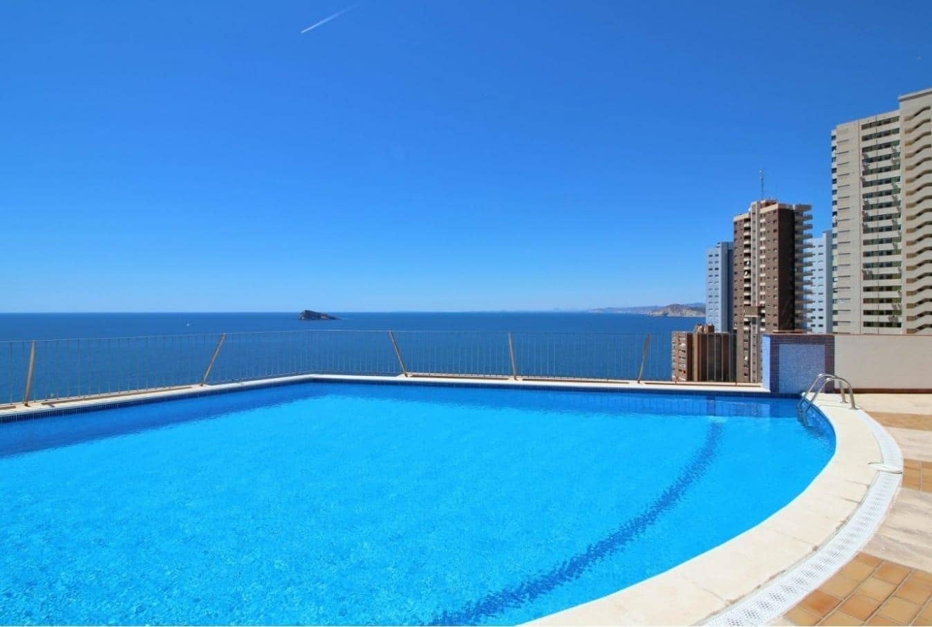 3 bedroom Apartment for rent in Benidorm with pool garage - € 1,800 (Ref: 9436428)