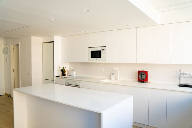 3 bedroom Apartment for rent in Benidorm with pool garage - € 1,800 (Ref: 9436428)