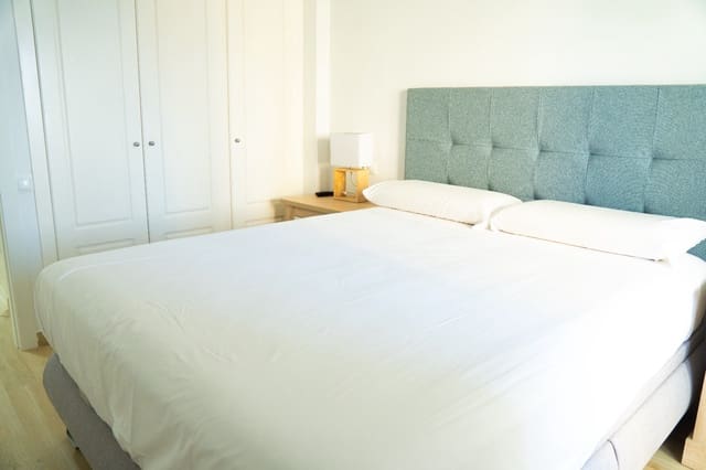 3 bedroom Apartment for rent in Benidorm with pool garage - € 1,800 (Ref: 9436428)