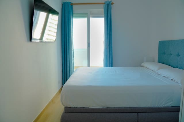 3 bedroom Apartment for rent in Benidorm with pool garage - € 1,800 (Ref: 9436428)