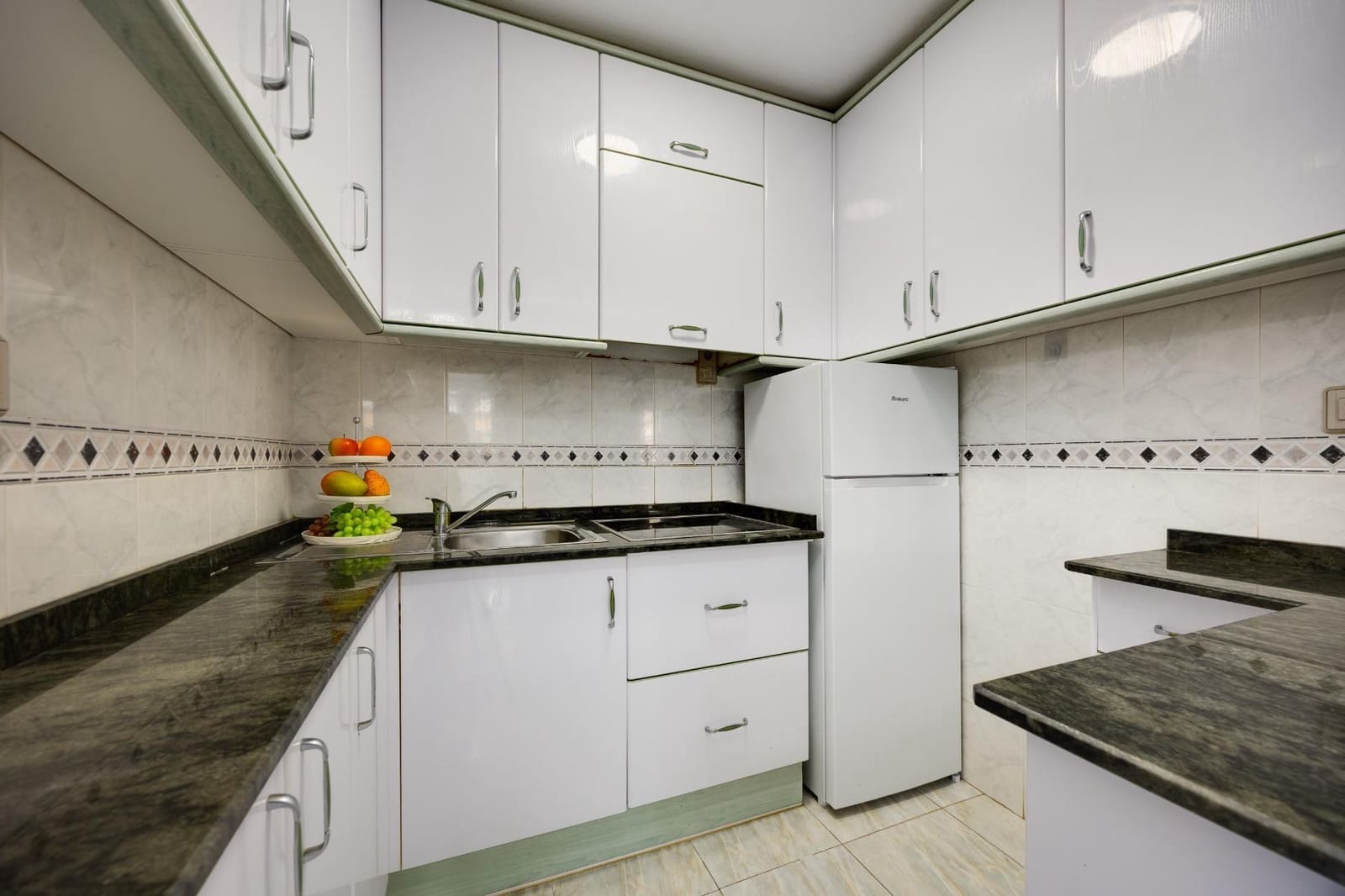 2 soverom Leilighet til salgs i Torrevieja - € 159 900 (Ref: 10017653)