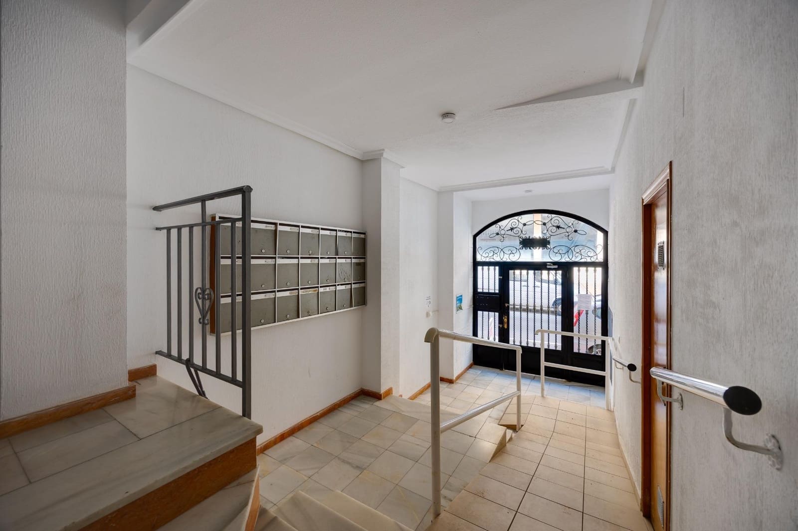 2 soverom Leilighet til salgs i Torrevieja - € 159 900 (Ref: 10017653)