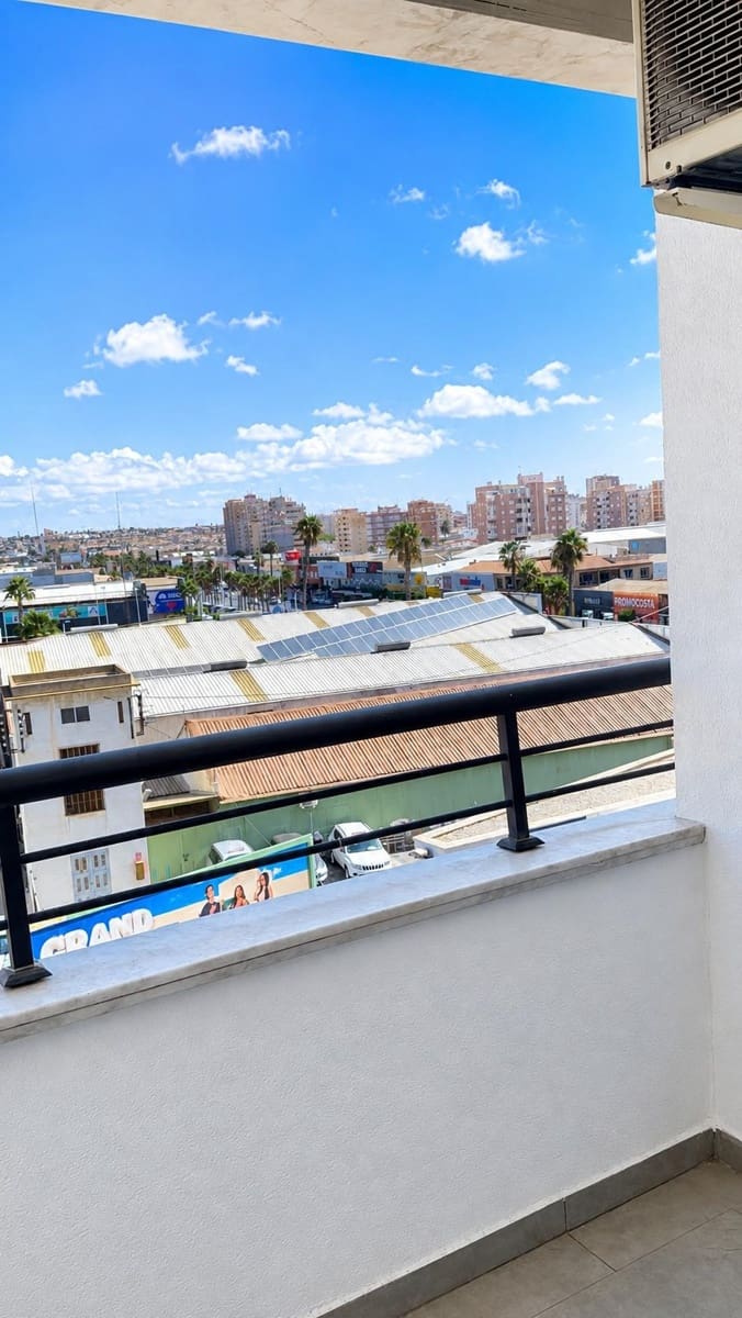 2 soverom Leilighet til salgs i Torrevieja med garasje - € 149 900 (Ref: 10055485)