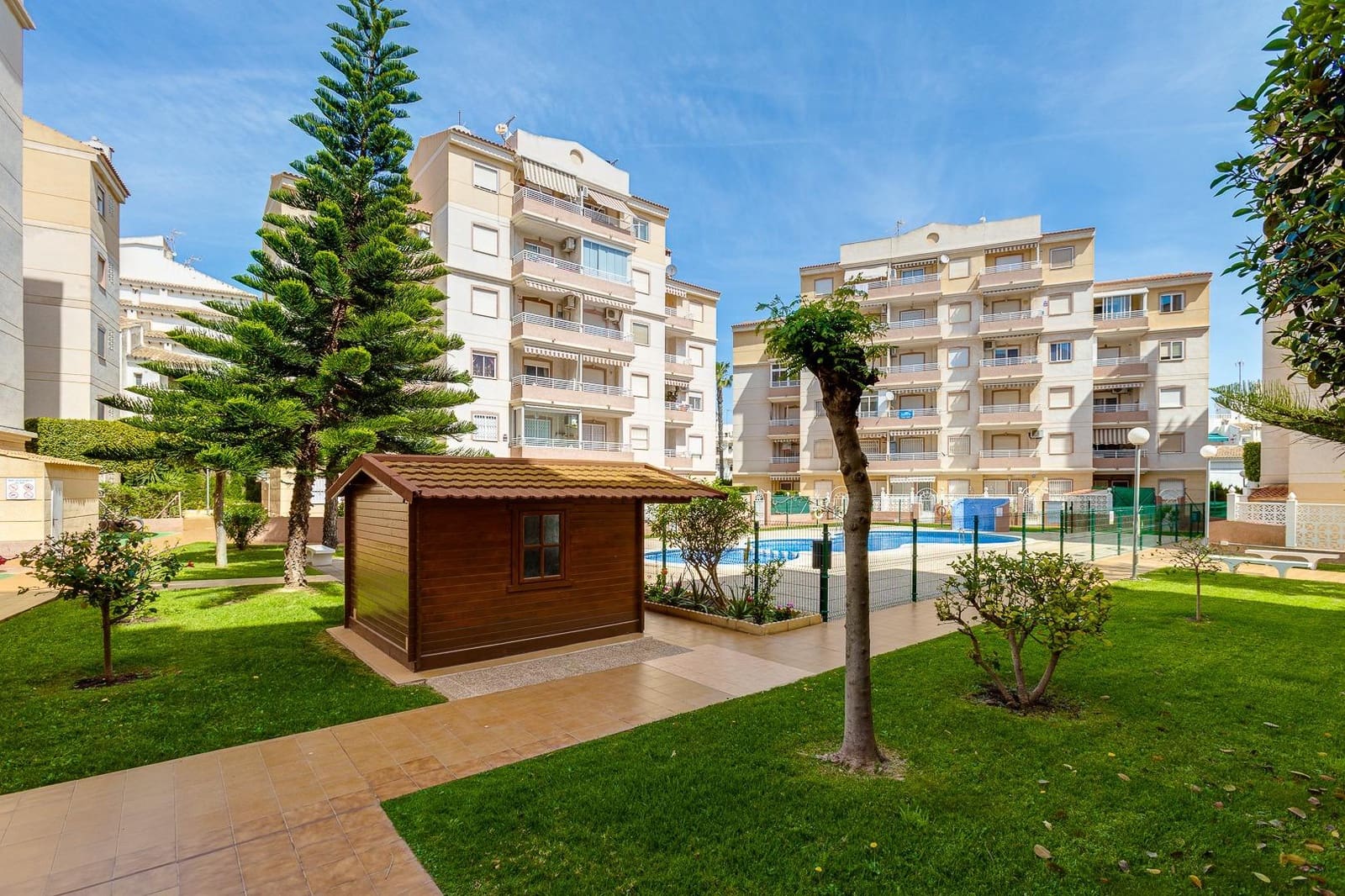 2 bedroom Apartment for sale in Torrevieja with pool - € 137,900 (Ref: 10100389)
