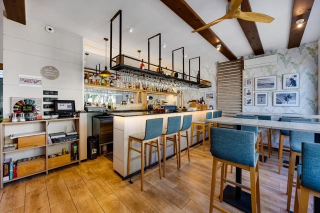 Local Commercial à vendre à Cabo Roig, Orihuela - 850 000 € (Ref: 10109891)