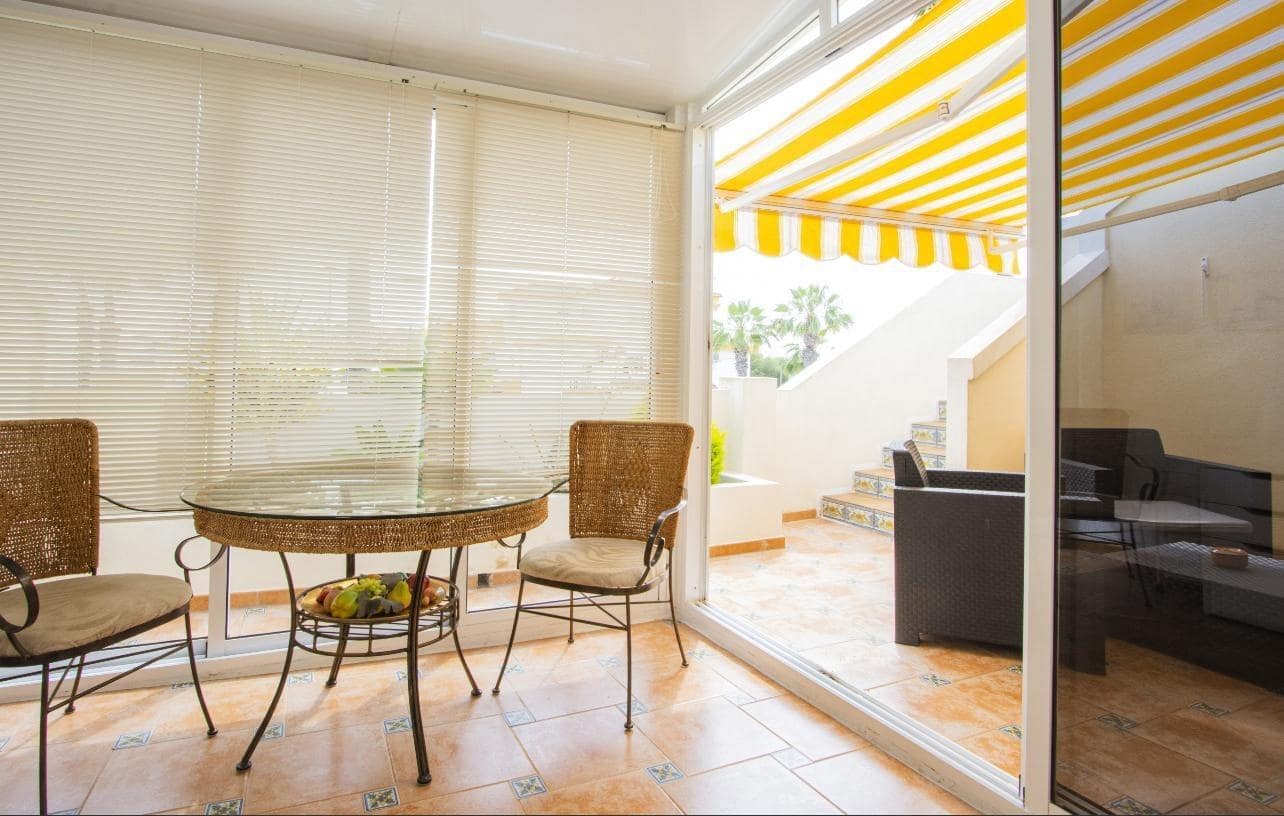 2 soverom Rekkehus til leie i Playa Flamenca med svømmebasseng garasje - € 1 000 (Ref: 9359760)