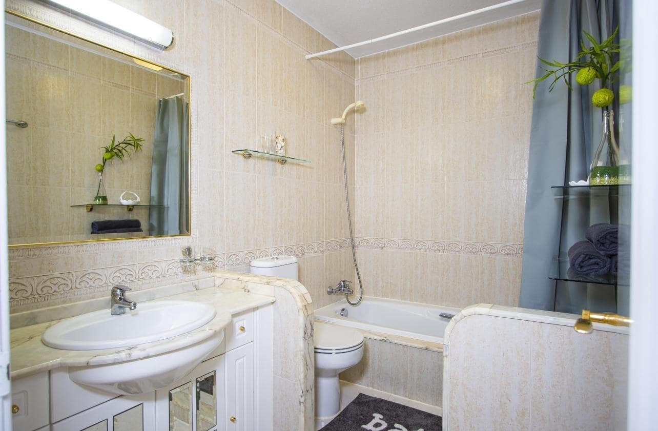 2 soverom Rekkehus til leie i Playa Flamenca med svømmebasseng garasje - € 1 000 (Ref: 9359760)