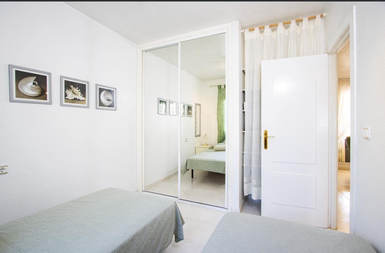 2 soverom Rekkehus til leie i Playa Flamenca med svømmebasseng garasje - € 1 000 (Ref: 9359760)