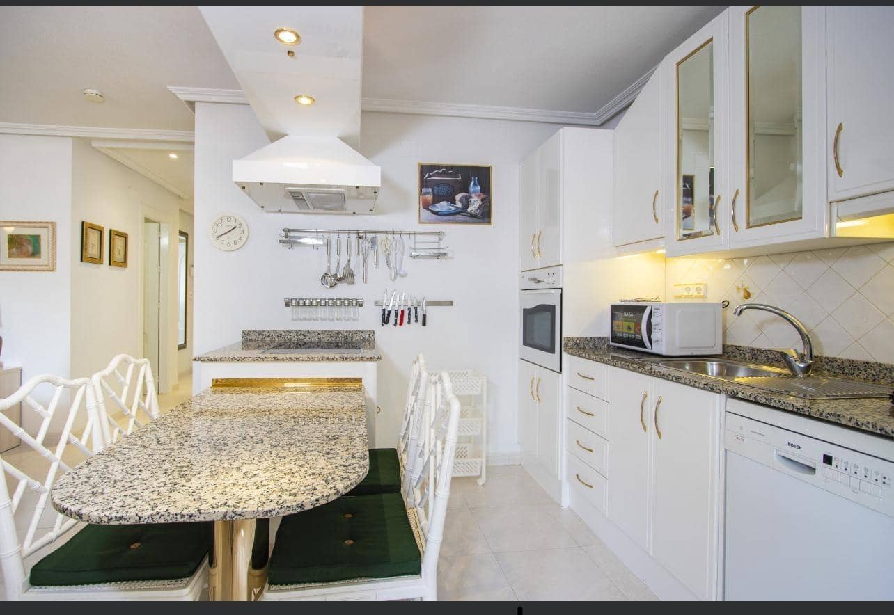 2 soverom Rekkehus til leie i Playa Flamenca med svømmebasseng garasje - € 1 000 (Ref: 9359760)