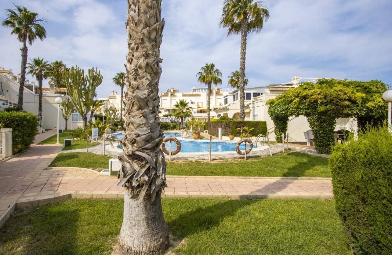 2 soverom Rekkehus til leie i Playa Flamenca med svømmebasseng garasje - € 1 000 (Ref: 9359760)