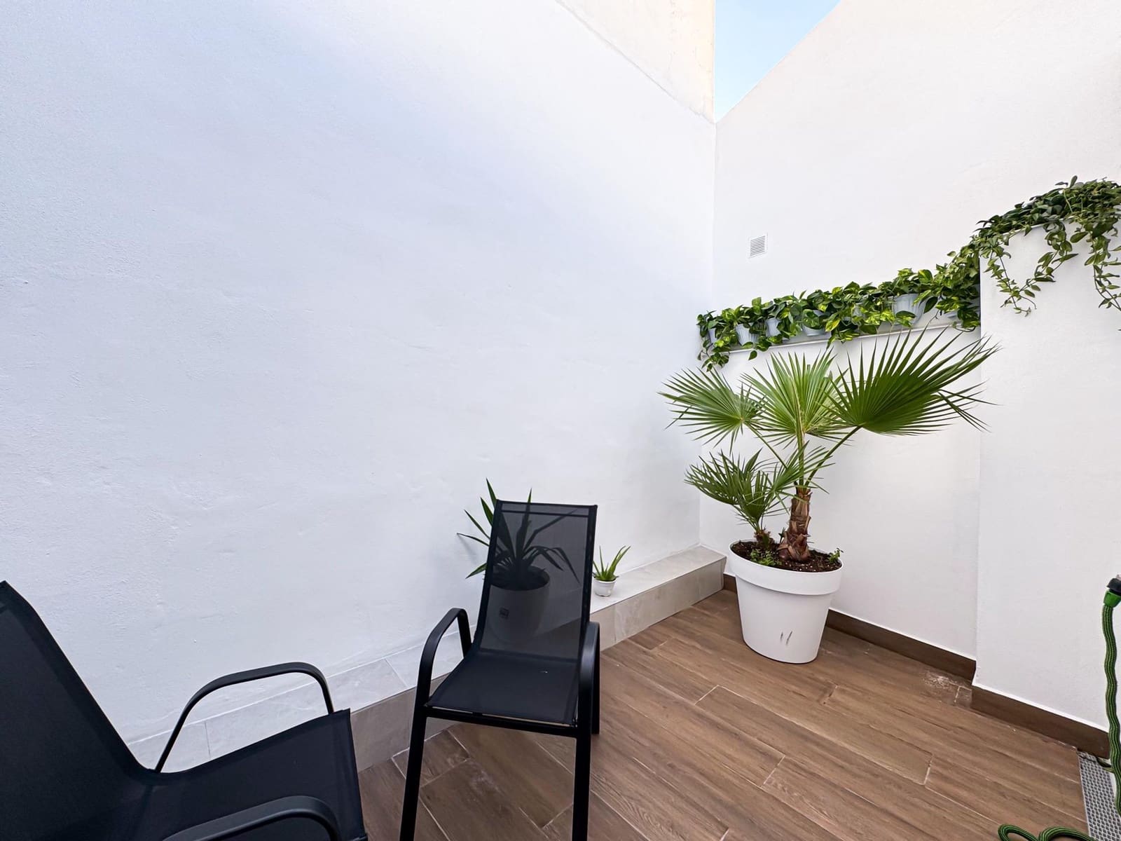 12 bedroom Hotel for sale in Torrevieja - € 1,490,000 (Ref: 9419999)