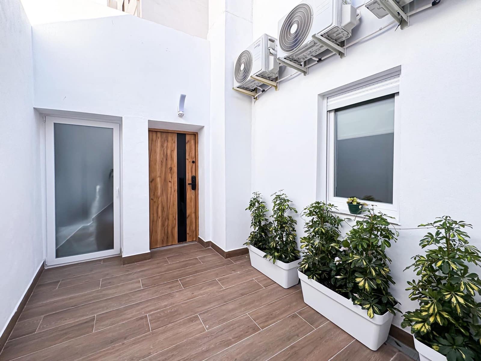 12 bedroom Hotel for sale in Torrevieja - € 1,490,000 (Ref: 9419999)