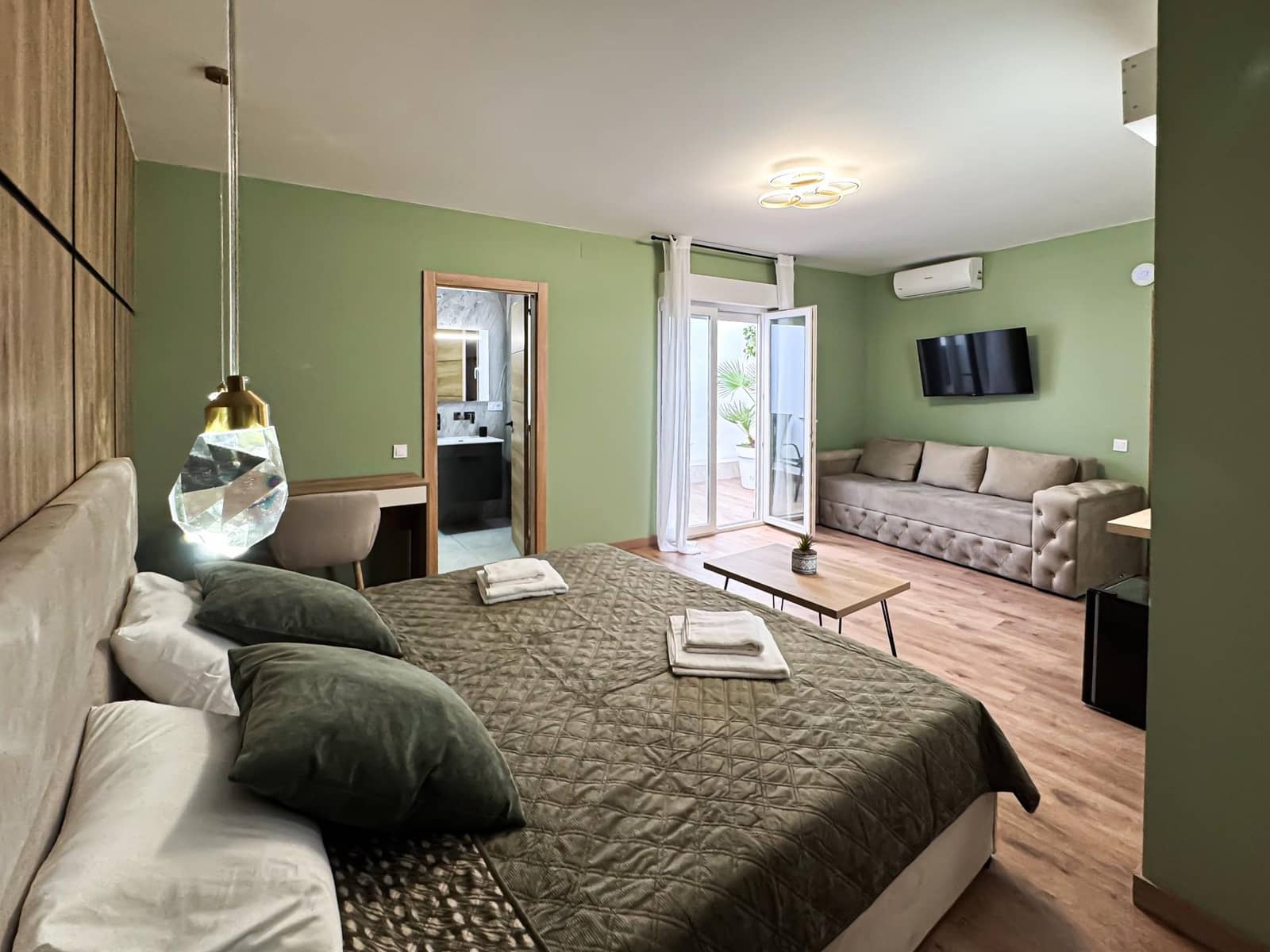 12 bedroom Hotel for sale in Torrevieja - € 1,490,000 (Ref: 9419999)