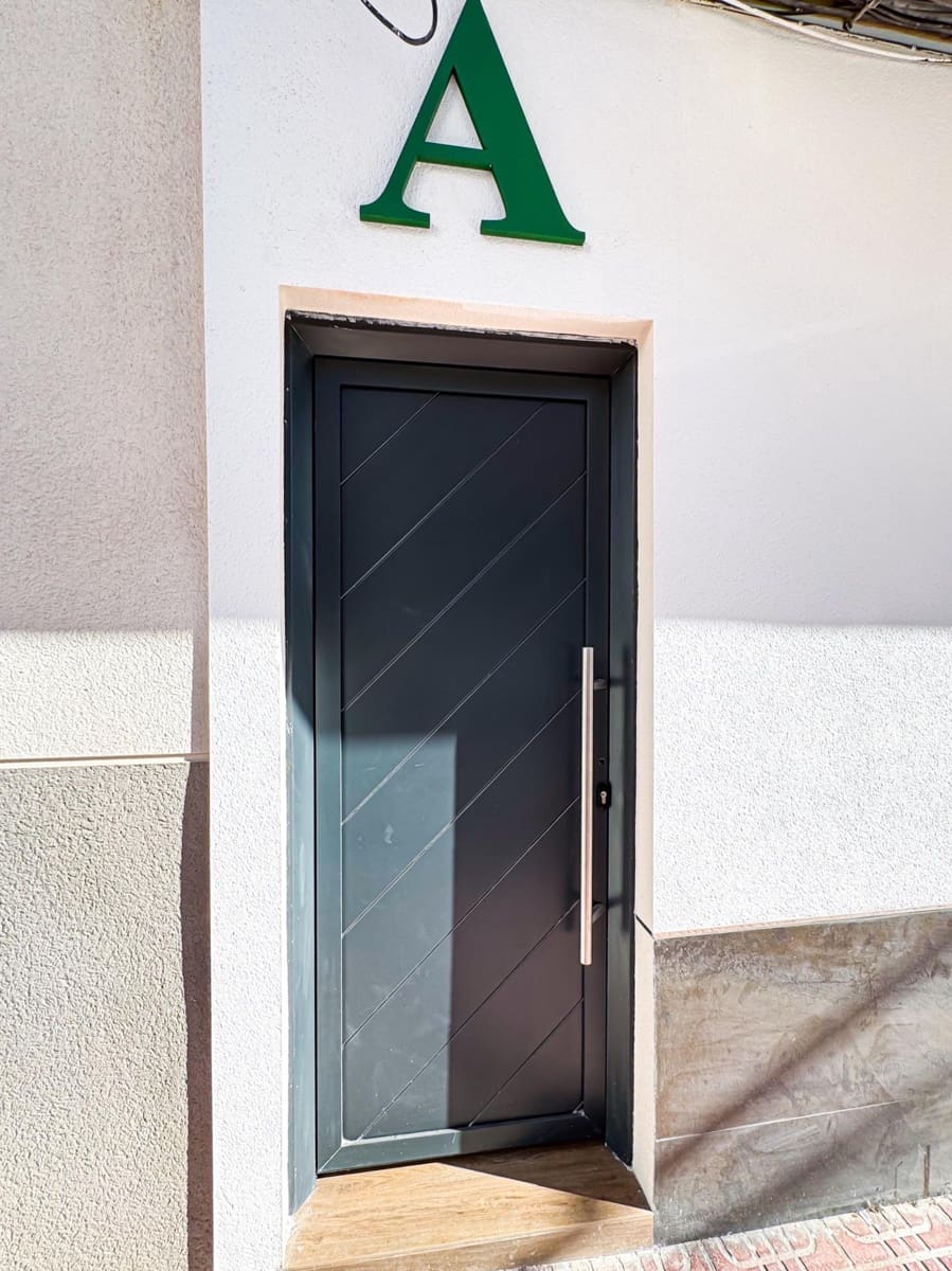 12 bedroom Hotel for sale in Torrevieja - € 1,400,000 (Ref: 9419999)