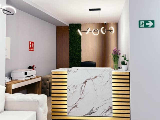 12 makuuhuone Hotelli myytävänä paikassa Centro, Torrevieja - 1 400 000 € (Ref: 9419999)