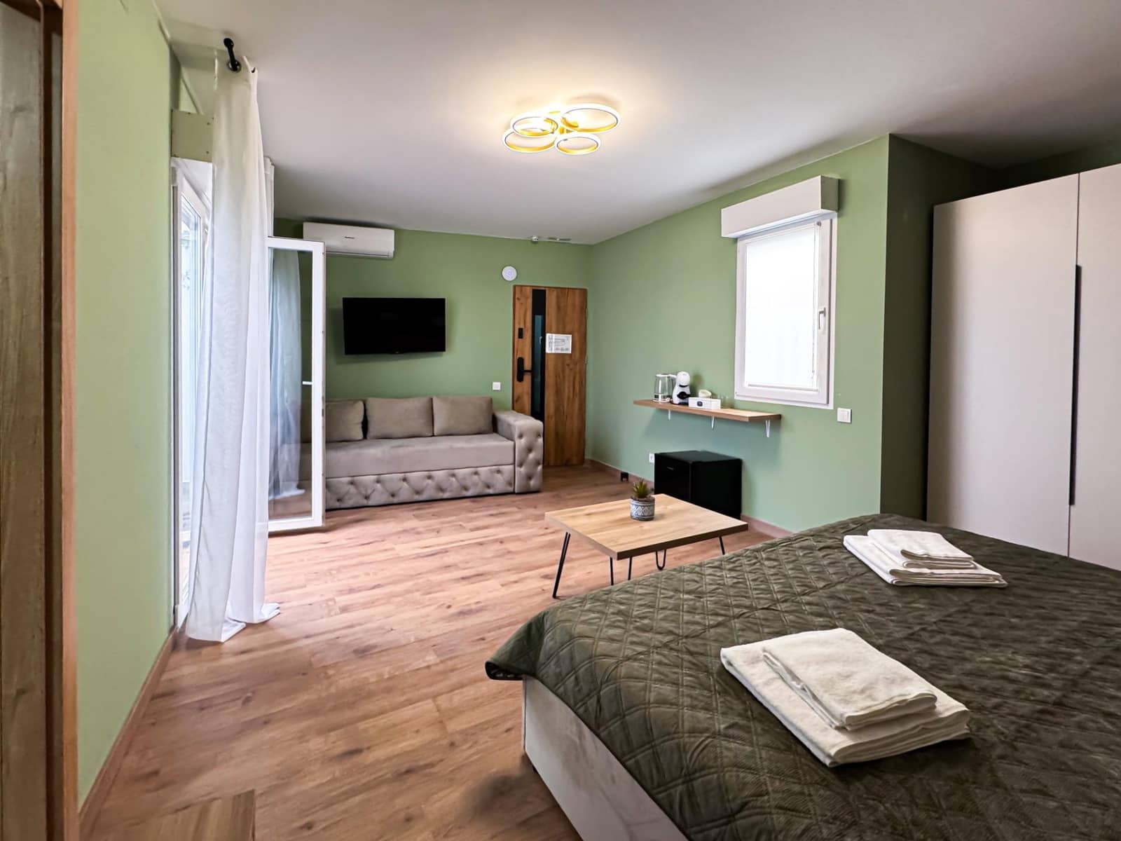 12 bedroom Hotel for sale in Torrevieja - € 1,400,000 (Ref: 9419999)