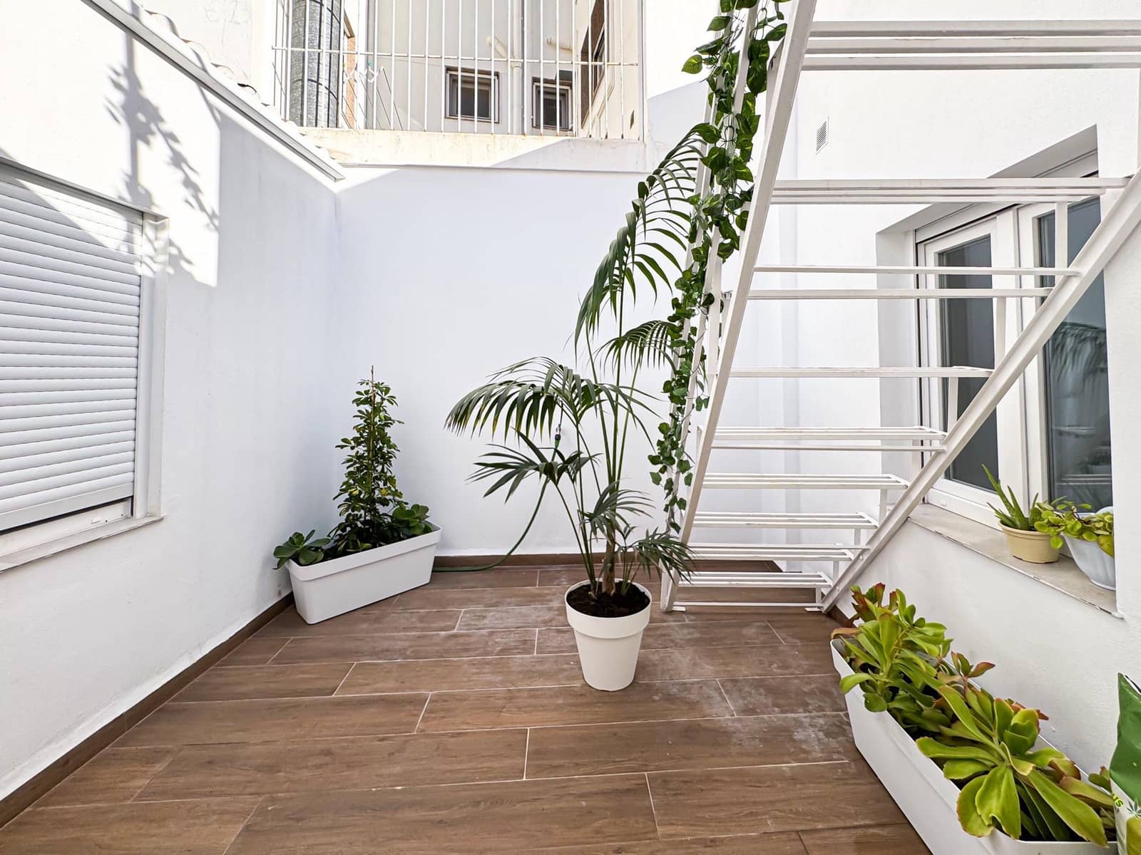 12 bedroom Hotel for sale in Torrevieja - € 1,400,000 (Ref: 9419999)