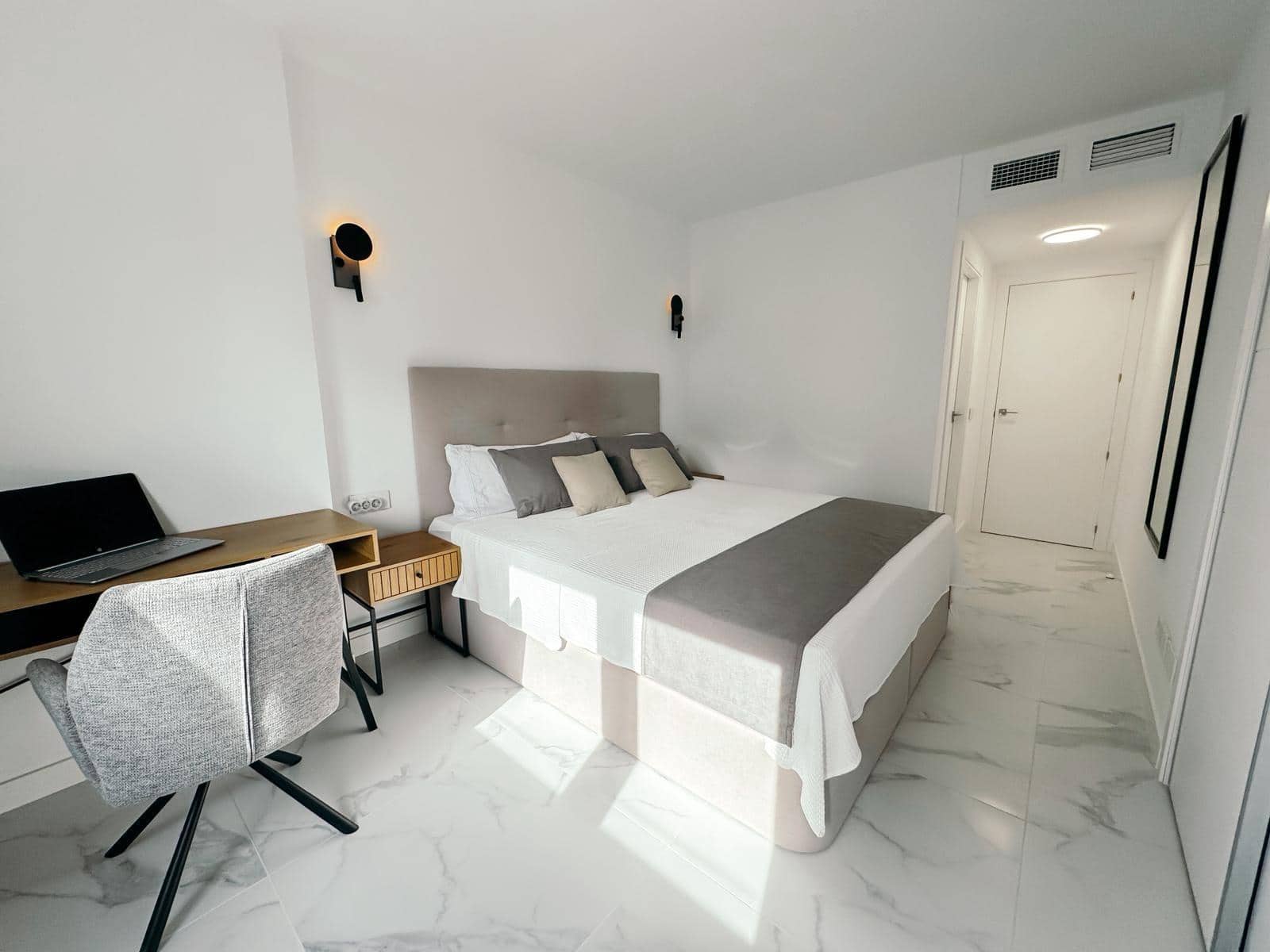 3 soverom Leilighet til leie i Punta Prima med svømmebasseng garasje - € 2 000 (Ref: 9431169)