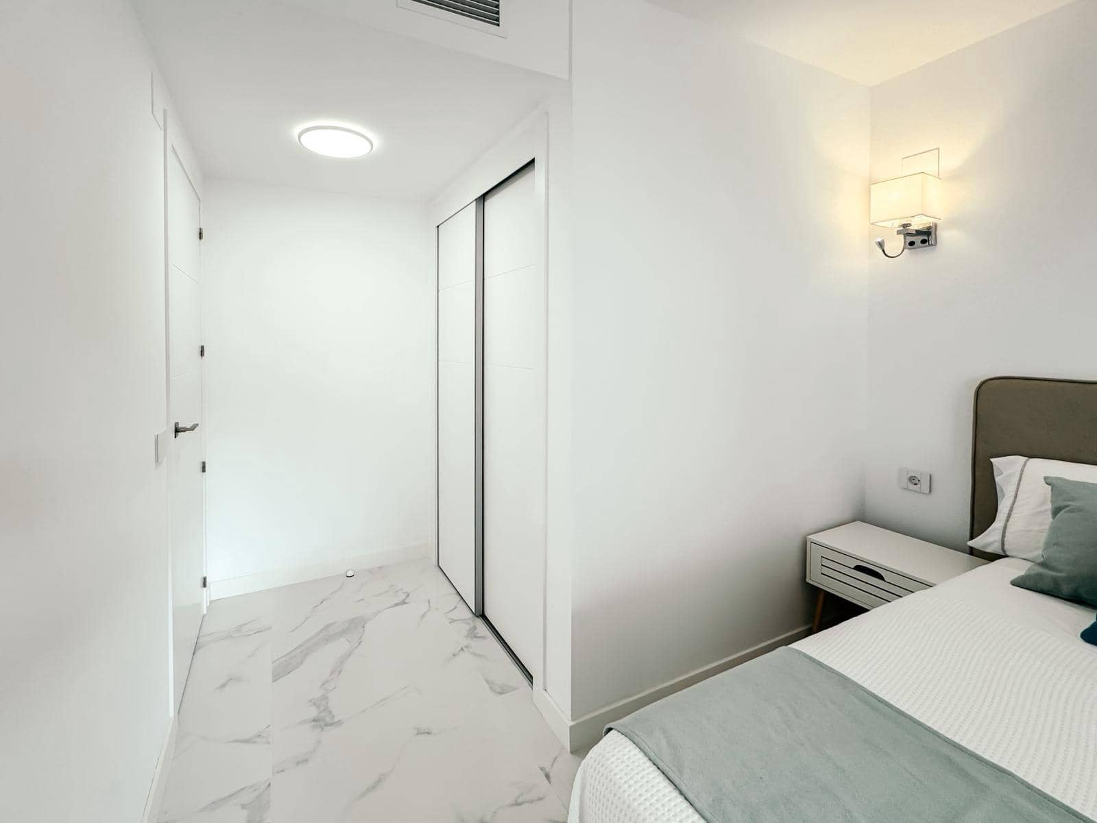 3 soverom Leilighet til leie i Punta Prima med svømmebasseng garasje - € 2 000 (Ref: 9431169)