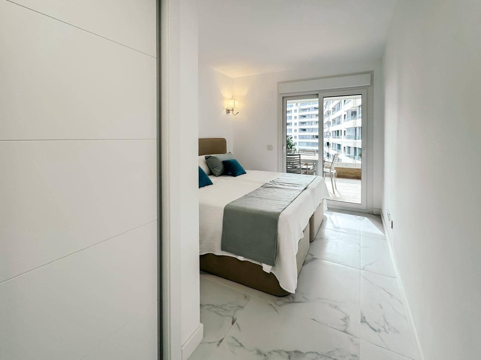 3 soverom Leilighet til leie i Punta Prima med svømmebasseng garasje - € 2 000 (Ref: 9431169)