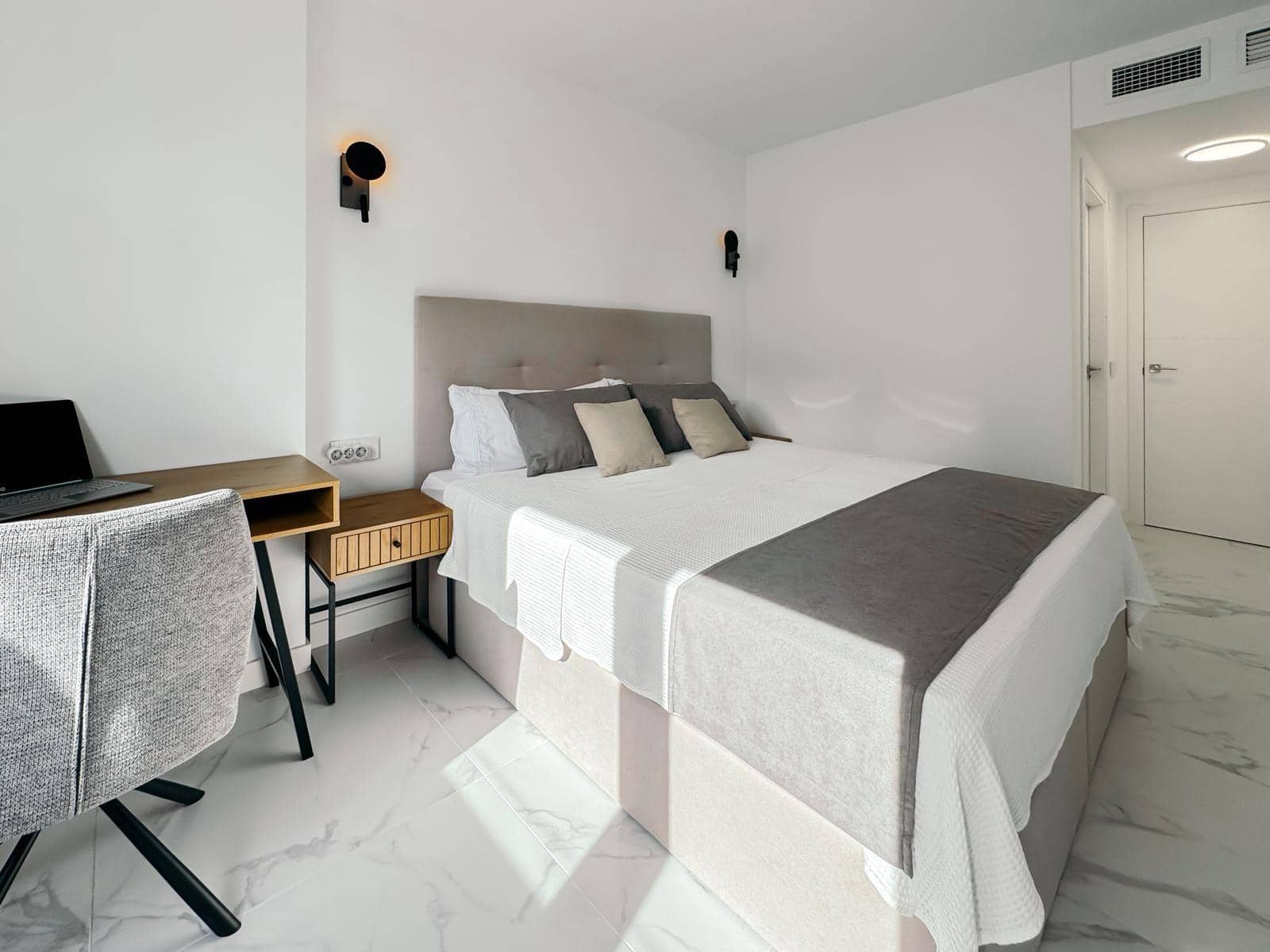 3 soverom Leilighet til leie i Punta Prima med svømmebasseng garasje - € 2 000 (Ref: 9431169)