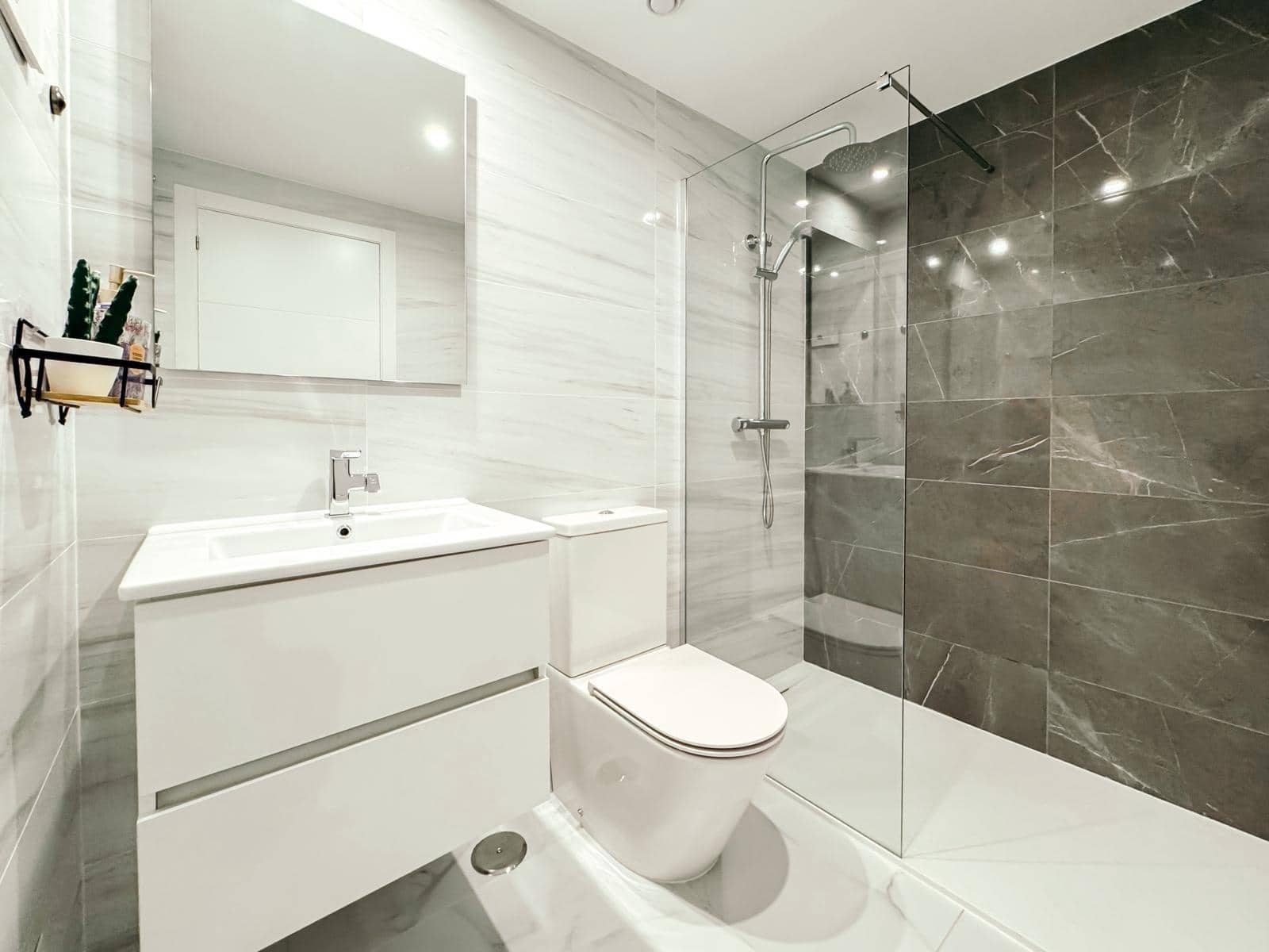 3 soverom Leilighet til leie i Punta Prima med svømmebasseng garasje - € 2 000 (Ref: 9431169)