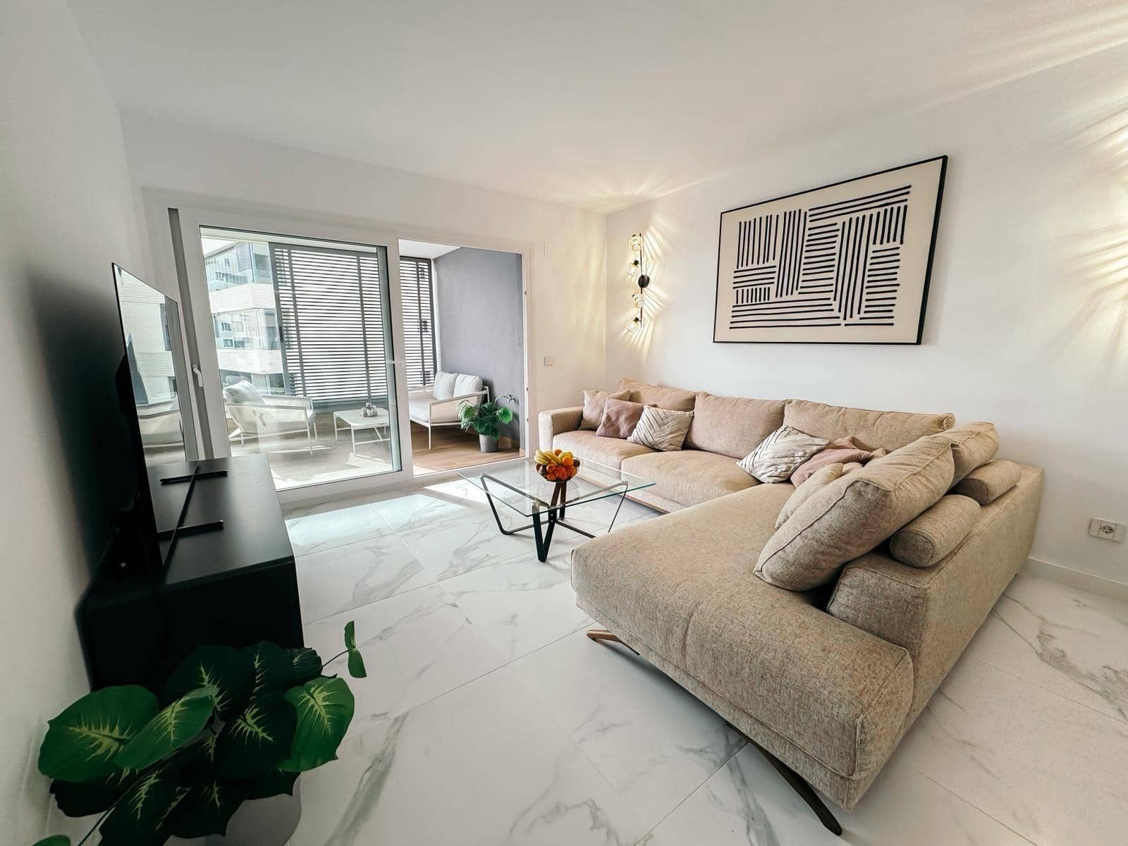 3 soverom Leilighet til leie i Punta Prima med svømmebasseng garasje - € 2 000 (Ref: 9431169)