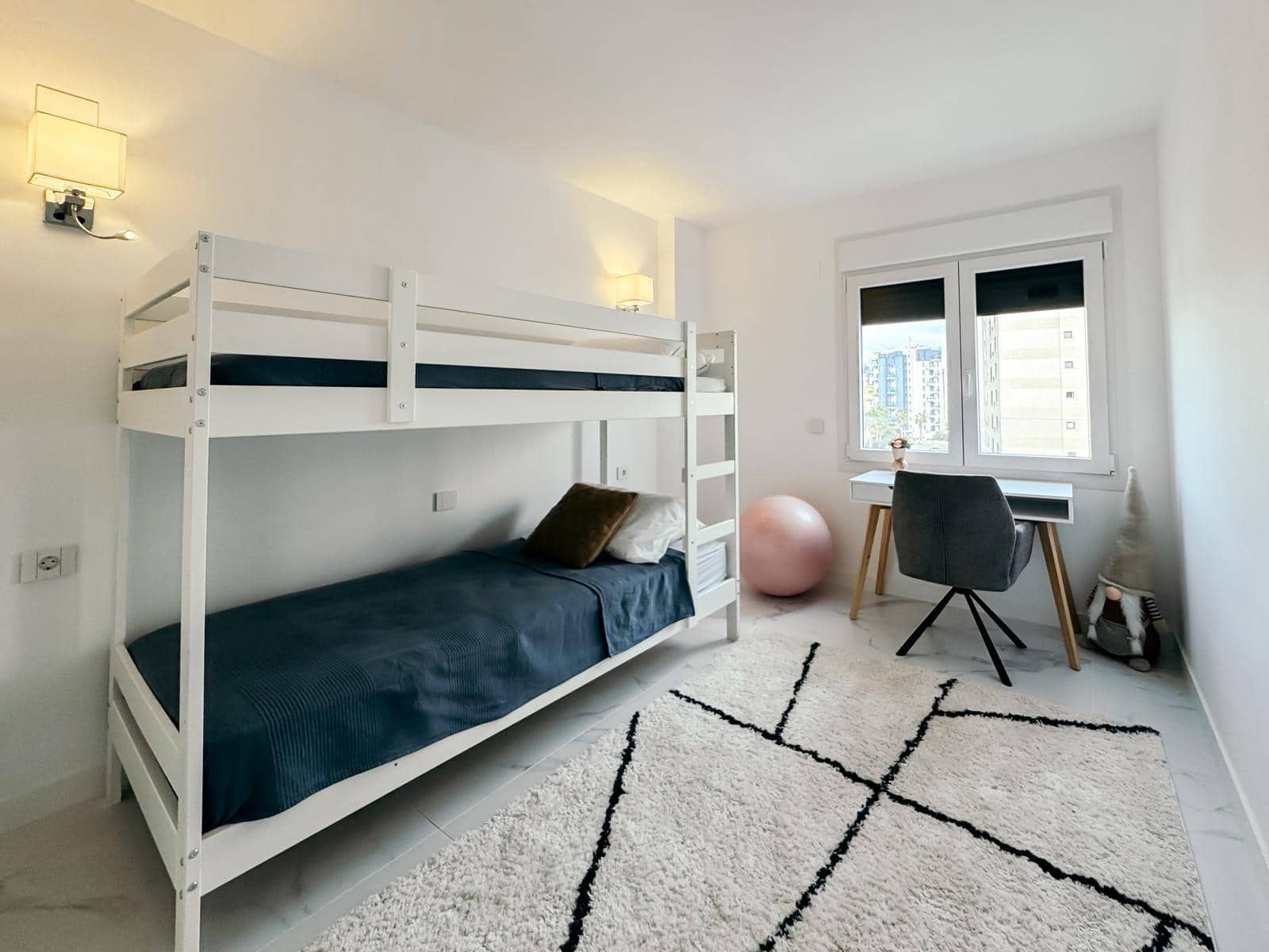 3 soverom Leilighet til leie i Punta Prima med svømmebasseng garasje - € 2 000 (Ref: 9431169)