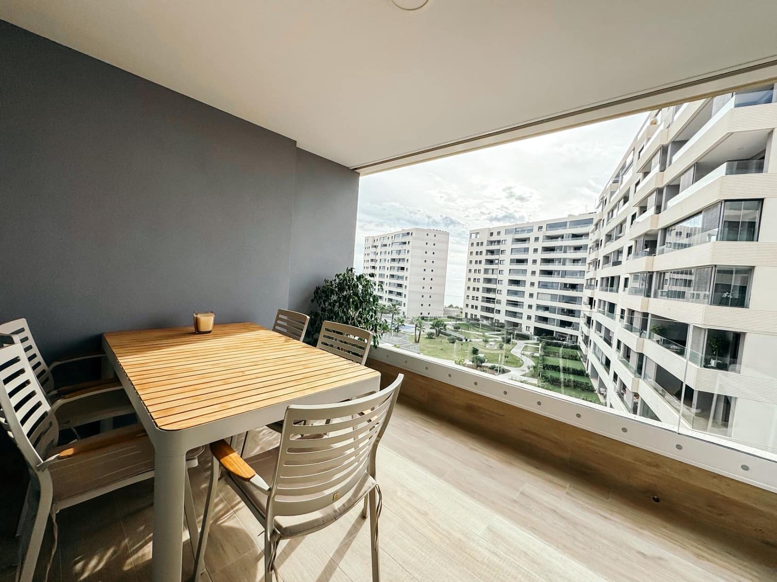 3 soverom Leilighet til leie i Punta Prima med svømmebasseng garasje - € 2 000 (Ref: 9431169)