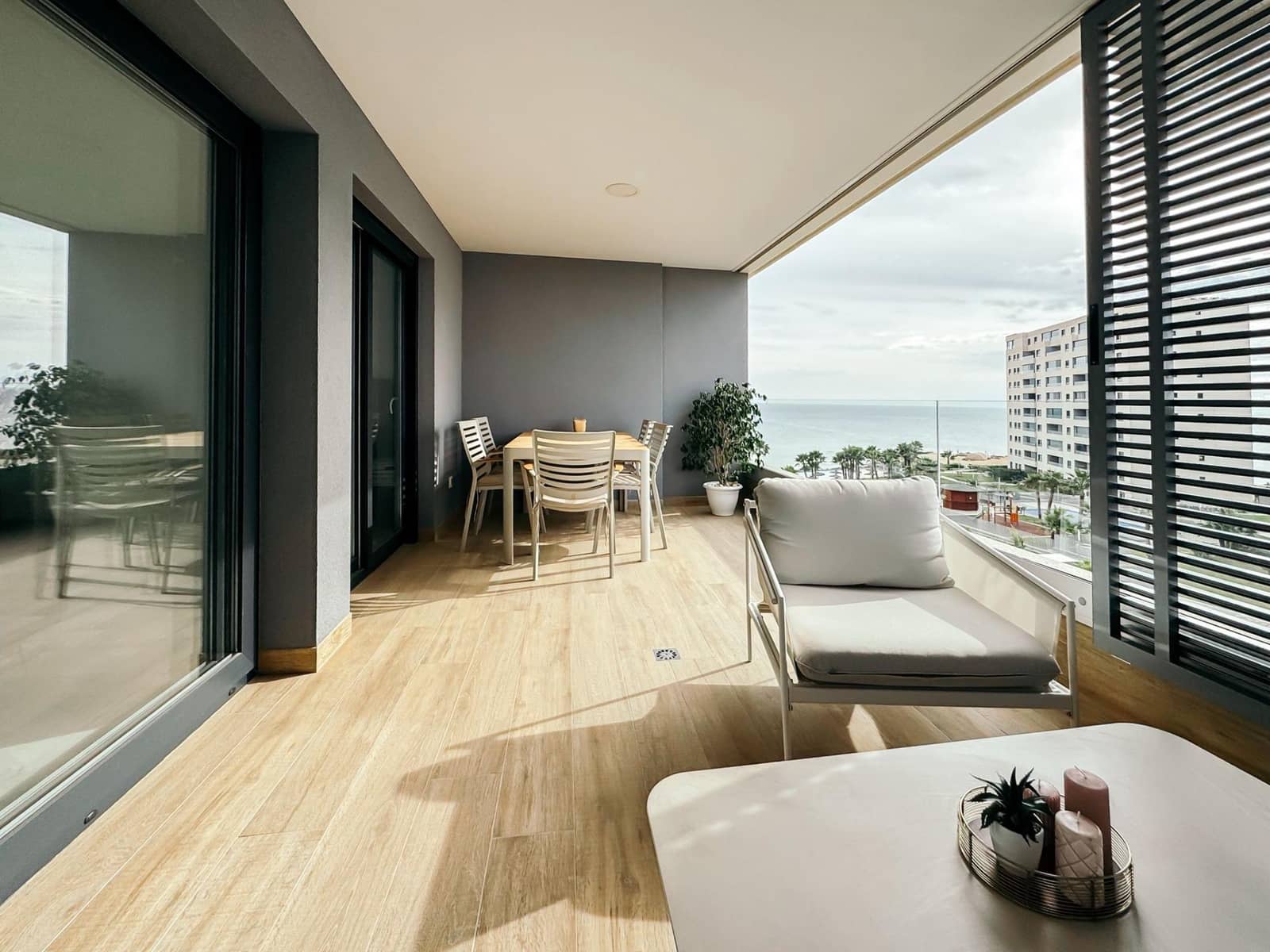 3 soverom Leilighet til leie i Punta Prima med svømmebasseng garasje - € 2 000 (Ref: 9431169)