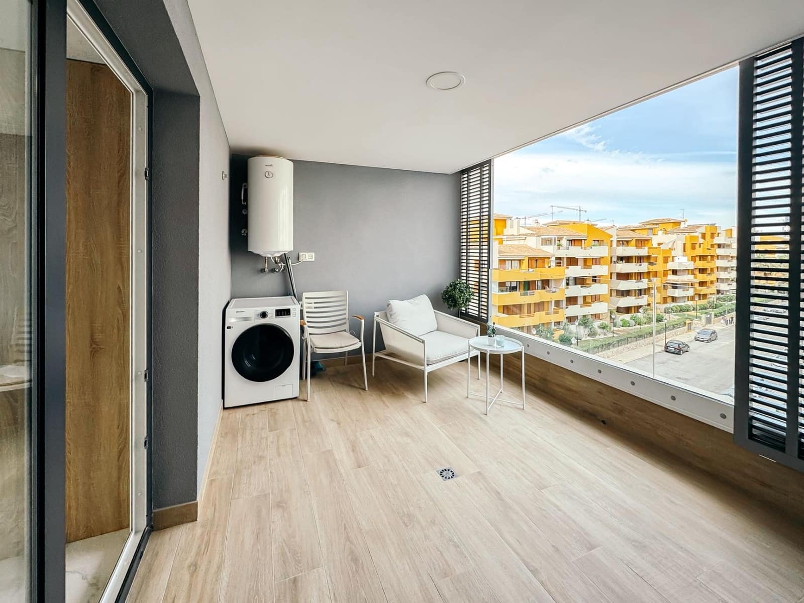 3 soverom Leilighet til leie i Punta Prima med svømmebasseng garasje - € 2 000 (Ref: 9431169)