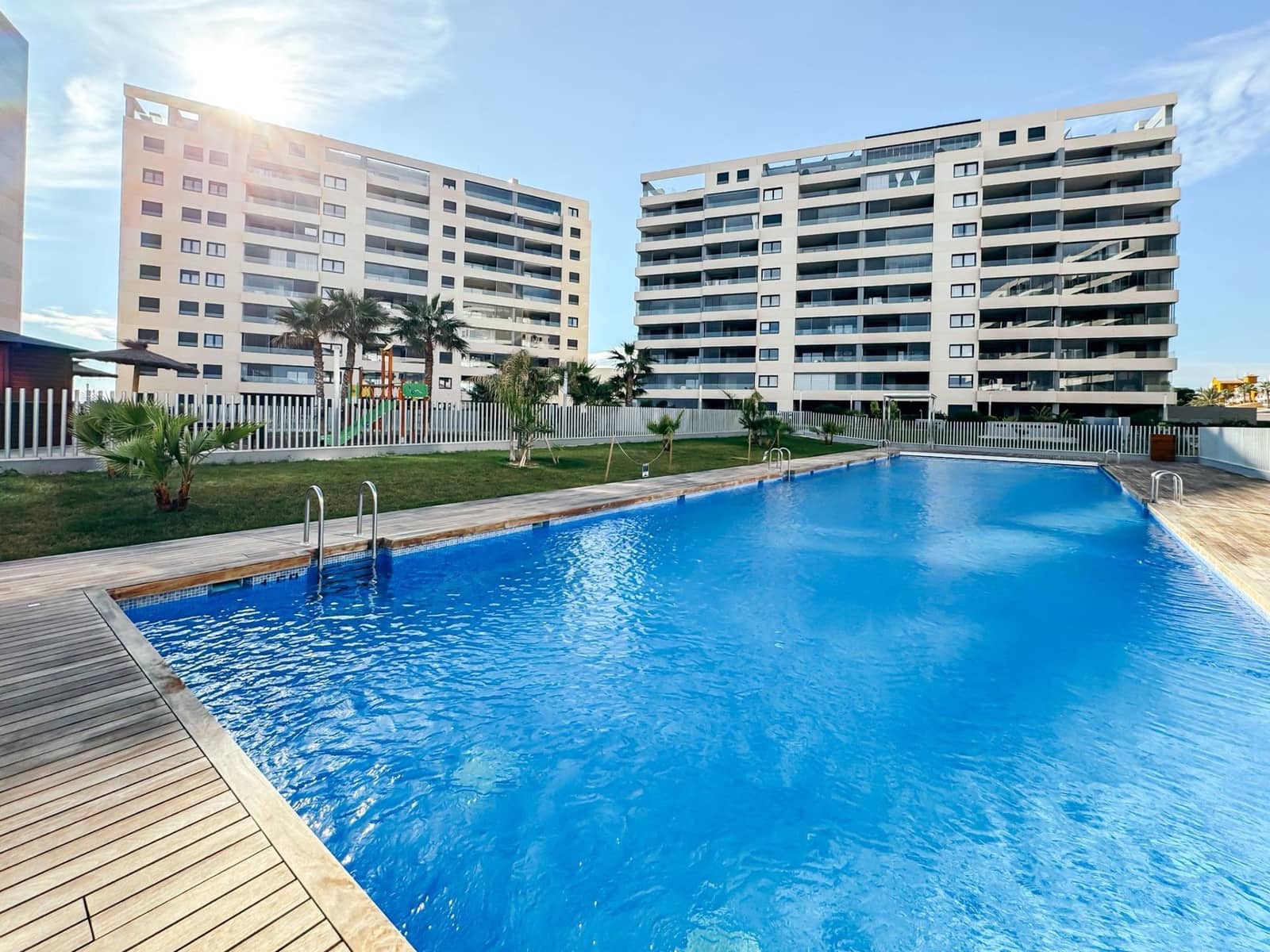 3 soverom Leilighet til leie i Punta Prima med svømmebasseng garasje - € 2 000 (Ref: 9431169)