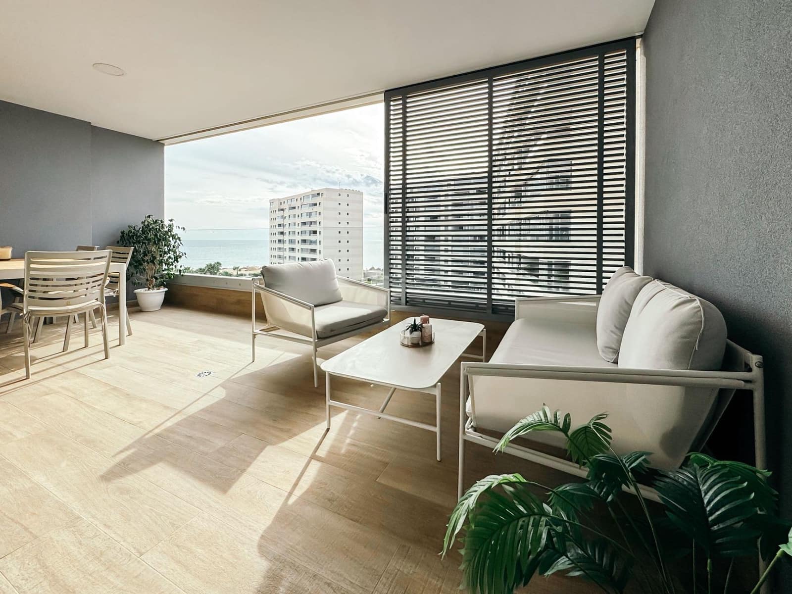 3 soverom Leilighet til leie i Punta Prima med svømmebasseng garasje - € 2 000 (Ref: 9431169)