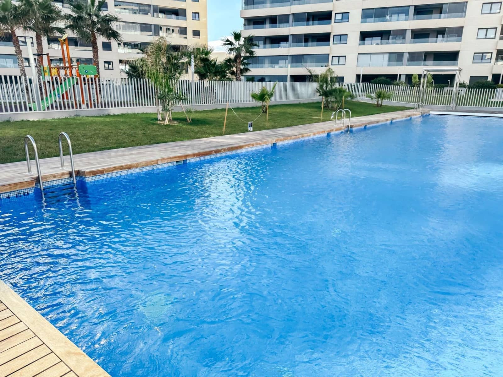 3 soverom Leilighet til leie i Punta Prima med svømmebasseng garasje - € 2 000 (Ref: 9431169)