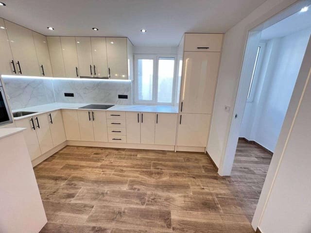 3 chambre Appartement à vendre à Centro, Torrevieja - 250 000 € (Ref: 9449598)